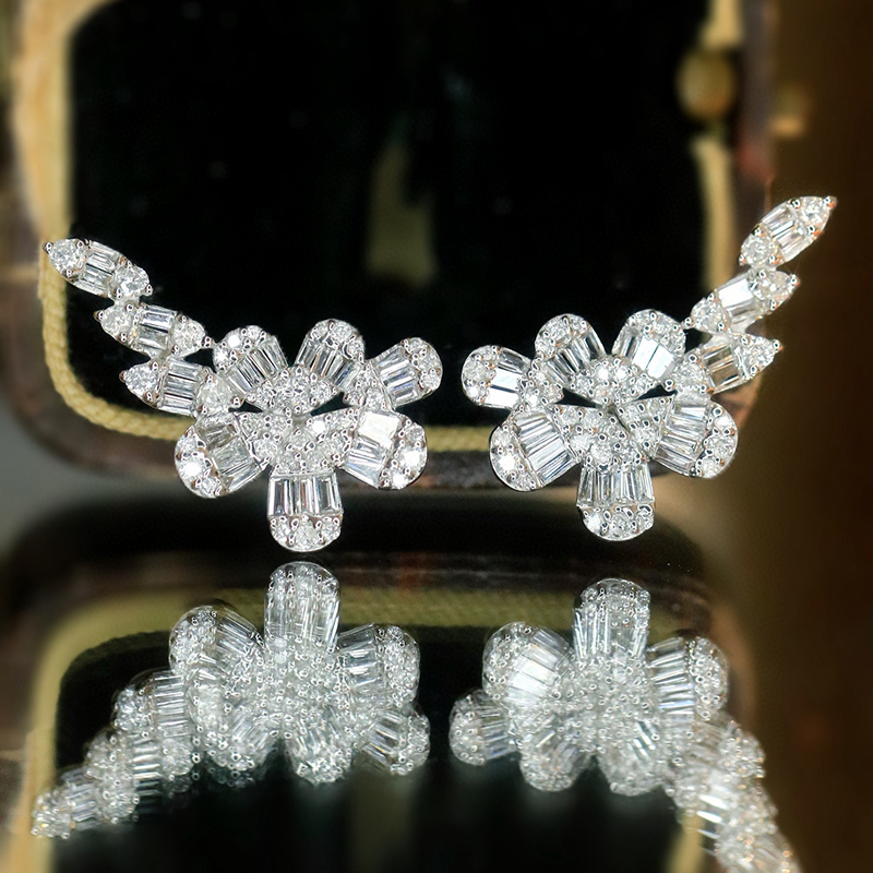 Aazuo Fine Jewelry 18K Pure Wh - Diamond Stud Earrings recension och pris