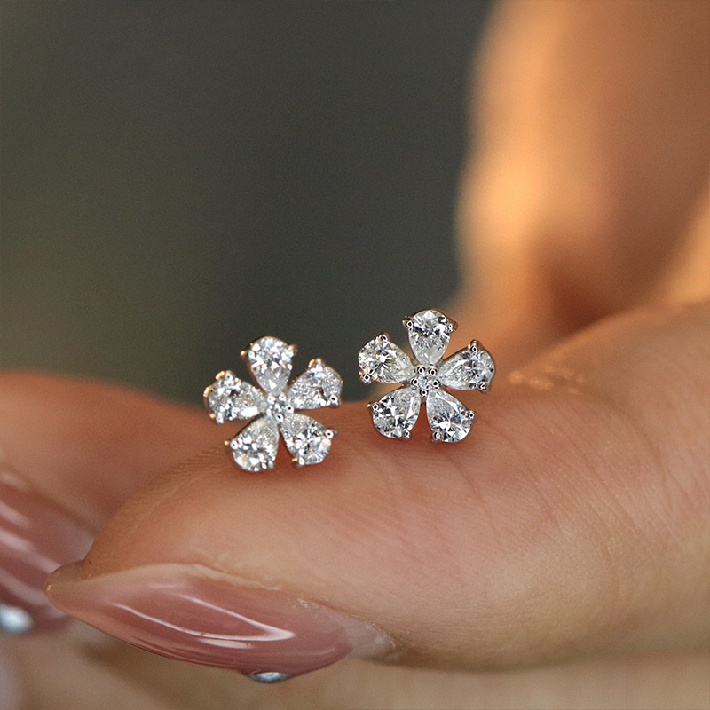 Aazuo Fine Jewelry 18K Orignal - Diamond Stud Earrings recension och pris